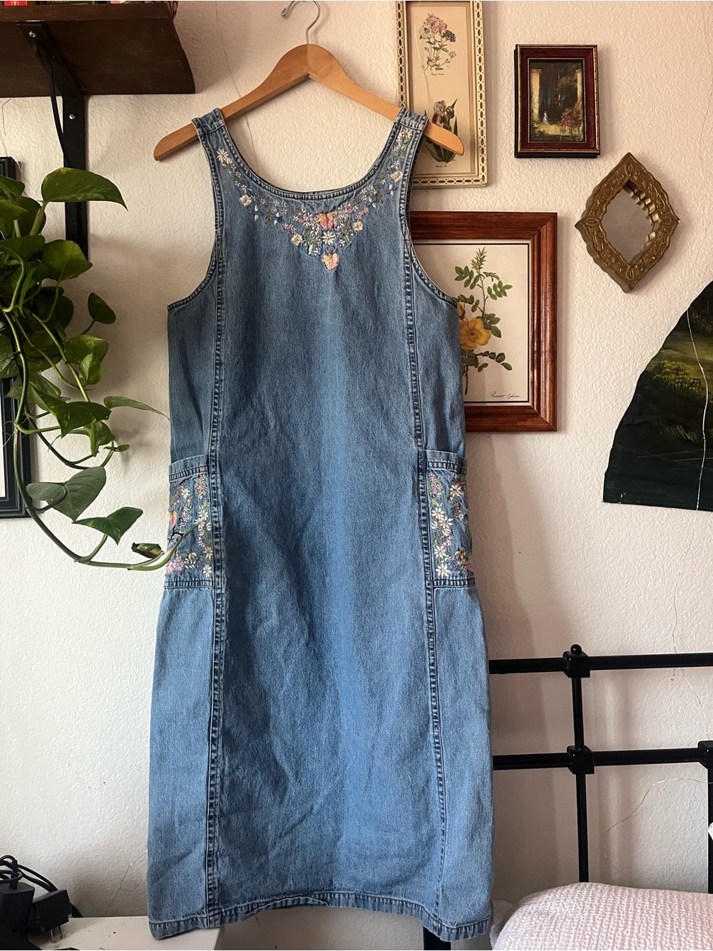 Vintage Embroidered Denim Shift Dress Floral Pockets Midi Cottagecore 90s